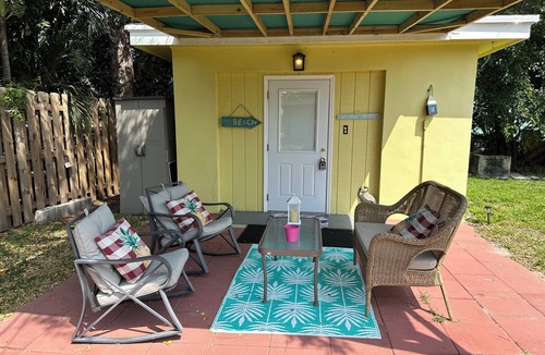 Lake Worth Corridor House | Banana Beach Cottage