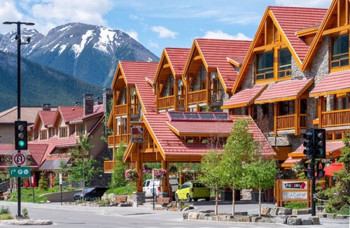 Banff Hotel | Banff Getaway with Unique Decor/Hot Pools On-Site