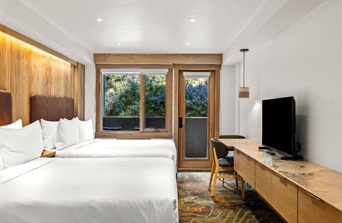 Banff Hotel | Banff Superior Queen Room w/Incredible Vistas