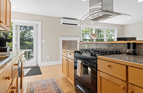 Boothbay Cabin | Barter Island Escape- Charming coastal unit with deck, grill, fire pit, and jetted tub