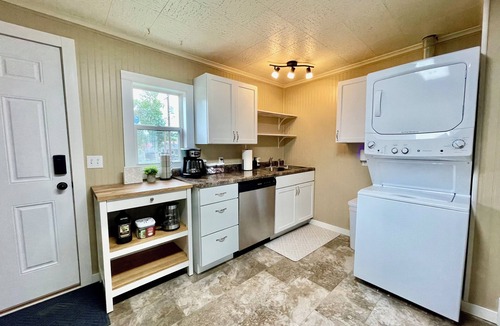 Rapid City House | Basecamp–Rapid City Near Downtown Dog Friendly