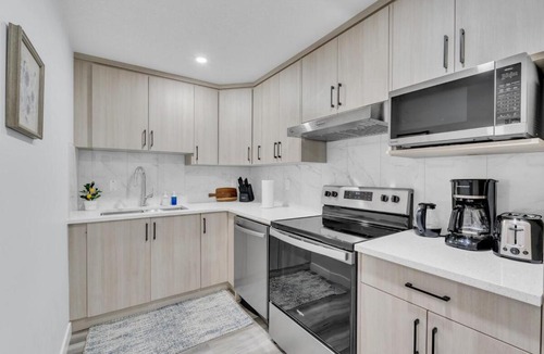 Calgary Apartment | Basement in Calgary - 10 Mins from Calgary Airport