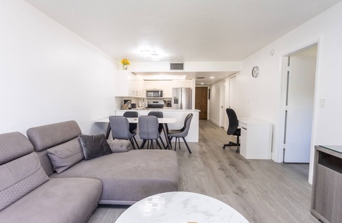 Clewiston Apartment | Bass & Sun Modern & Pool View ! 2/2 Bedroom