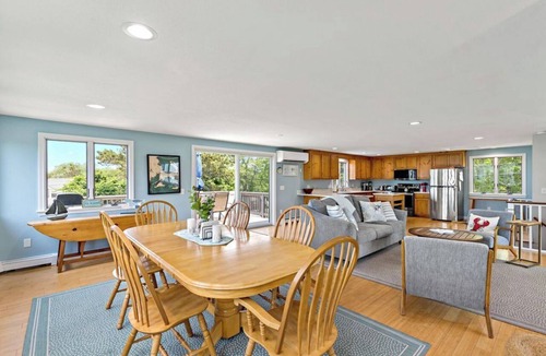 Campground Landing Cottage | Bay Views and Panoramic Sunsets!