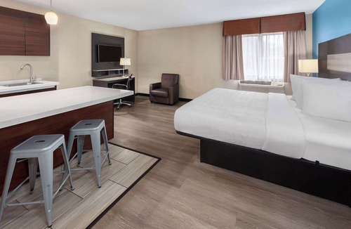 Akron Hotel | Baymont by Wyndham Copley Akron