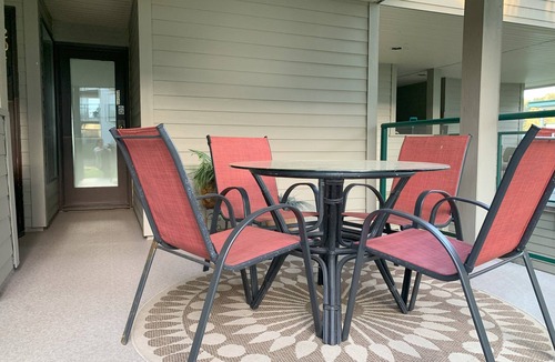 Yellow Point Condo | Beach Bliss oceanfront king studio. View, balcony, pool & hot tub. Fall rates!
