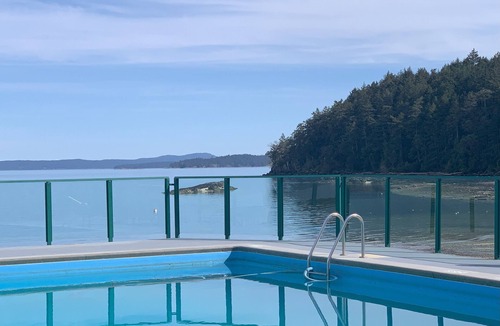 Yellow Point Condo | Beach Bliss oceanfront king studio. View, balcony, pool & hot tub. Fall rates!