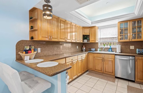 Terra Mar Island Estates House | Beach Bungalow Walk to Beach Swimspa Jacuzzi