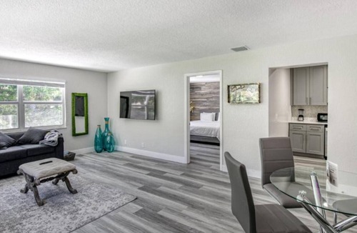 Palm Beach Shores Condo | 🌴 Beach Getaway | Hot Tub | Pets OK! | Fire Pit 🌴