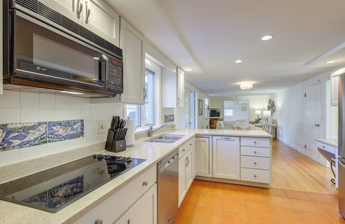 East Orleans House | Beach & Golf Hub w/All-Season Sunroom in Cape Cod