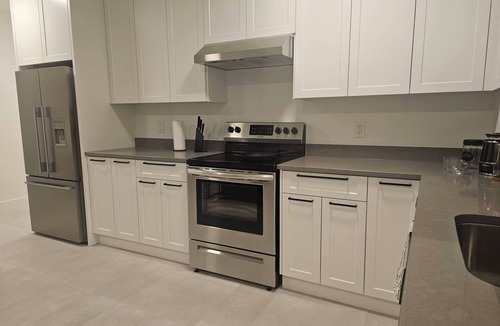 Dollarton Apartment | Beach House Deep Cove modern retreat. Private safe seaside waterfront retreat.