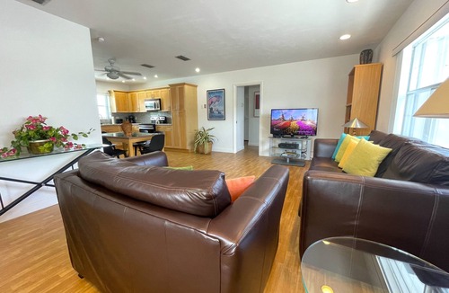 North Beach House | Beach House in Hollywood, steps the the shore!