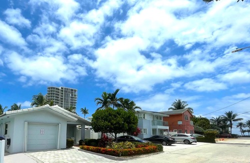 North Beach House | Beach House in Hollywood, steps the the shore!