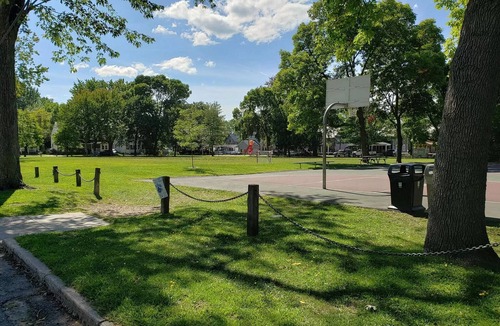 South End House | Beach House in Lakeside Park - Burlington