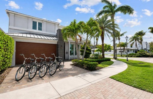 Dolphin Isles House | Beach next door Las Olas only 10 min away