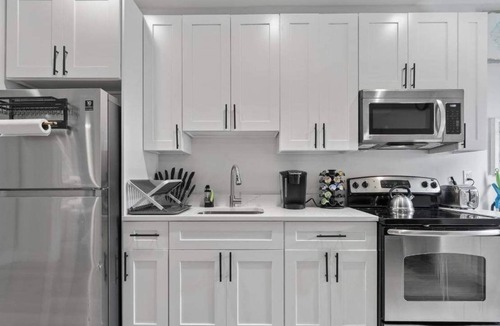 Poiciana Park II Apartment | Beach Studio Near Downtown - Private Area/Driveway