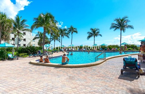 Highland Garden Condo | Beachfront | Balcony + Pool | 6 adults + kids
