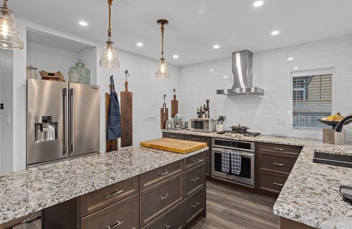 North End House | Beachfront Bungalow DT Kelowna