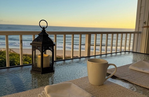 Central Beach Condo | Beachfront Condo 2-bedroom in fabulous Vero Beach with Gym and Heated Pool.