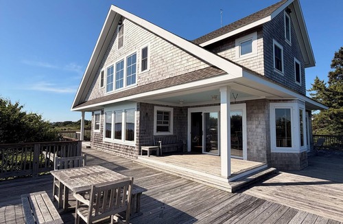 Fairhaven House | Beachfront Oasis - Family friendly - Panoramic Waterfront Views