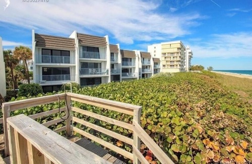Hutchinson Island South Villa | Beachfront on the ocean, gated beach entry, walk to restaurants, boutique decor