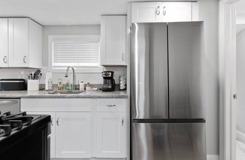 Salisbury Apartment | Beachside Bliss | Beach Access | Parking | A/C