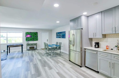 Palm Beach Shores Condo | Beachside Retreat | Hot Tub + Fire Pit + WiFi