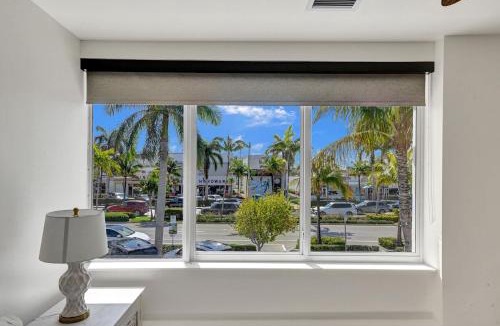 Lauderdale-by-the-Sea Apartment | Beachside Villa
