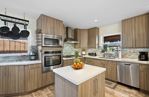 Pompano Isles House | Beachy Tiki Waterfront Home with Boat Dock~Free Kayaks~Heated Pool~Games~Hammock~Sunrise Yoga