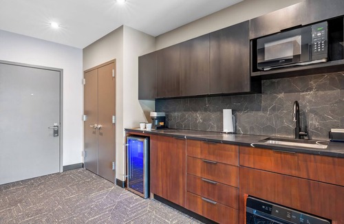 Ward Two Hotel | Beacon Suites Hotel