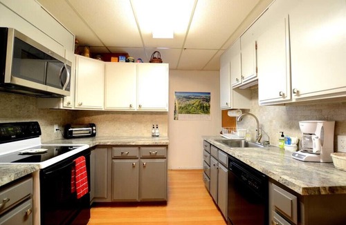 Estes Park Cottage | Bear Pause Cottage - 3 bedroom home - walk to town