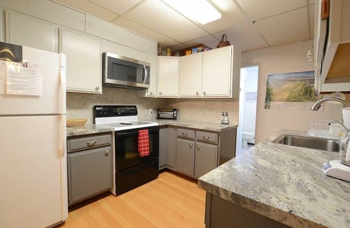 Estes Park Cottage | Bear Pause Cottage - 3 bedroom home - walk to town