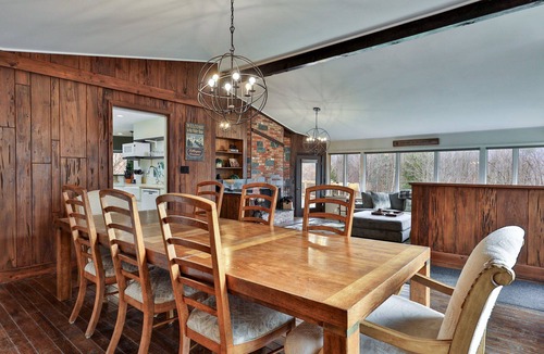 Mendon House | Bear Paw Cabin: 3 Living Areas, Hot Tub & Chef's Kitchen 5 Mins to Pico