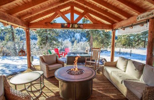 San Juan River Village Ski Chalet | Bear Paw Log Cabin4Bed4 BathHOT TUBFire Pit