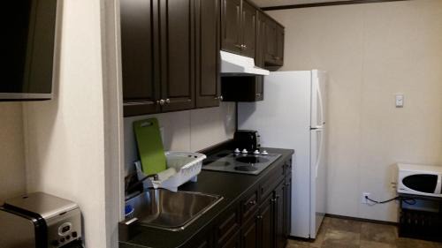 Shaunavon Hotel | Bear's Den Lodge