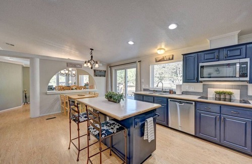 Buena Vista House | Bear`s Den | Secluded, Pet-Friendly Getaway in BV