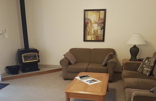 Anglemont Apartment | Beautiful 1 bedroom unit at resort, sleeps 4