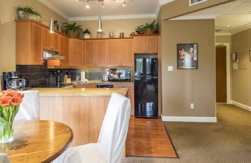 Sidney Condo | Beautiful 1 Bedroom Penthouse Ocean Views Free Parking Sidney BC