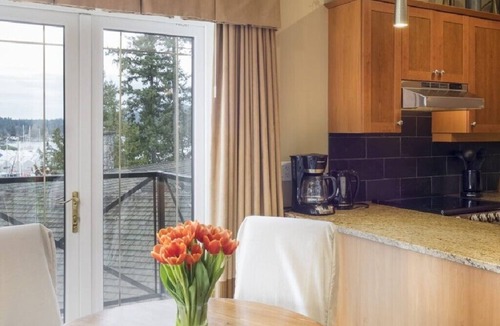 Sidney Condo | Beautiful 1 Bedroom Penthouse Ocean Views Free Parking Sidney BC