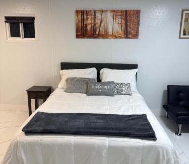 Miramar House | Beautiful 1 bedroom Studio located in Miramar close to Hard Rock Stadium