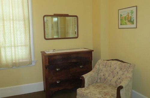 Victoria West House | Beautiful 1 or 2 Bedroom Suite in Victorian Home - close to the water