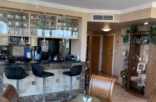 Coal Harbour Apartment | Beautiful 1000 Sf downtown condo. The best of the best Coal Harbour location