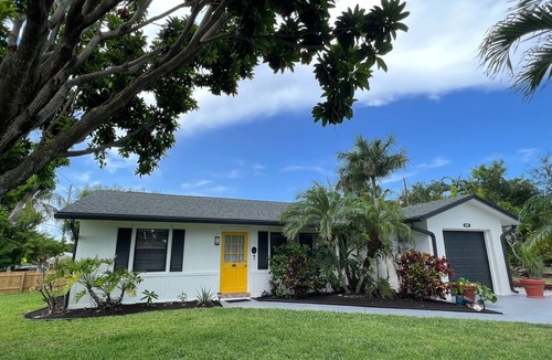 Lake Ida Shores House | Beautiful 2 Bedroom close to Beach & Atlantic Ave!