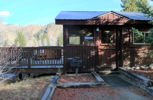 Almont Cabin | Beautiful 2 Bedroom Cabin on Taylor River with Private Hot Tub