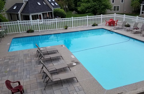 South Down Shores House | Beautiful 2 Bedroom with Loft and Pool, Steps to beach and Lake Winni