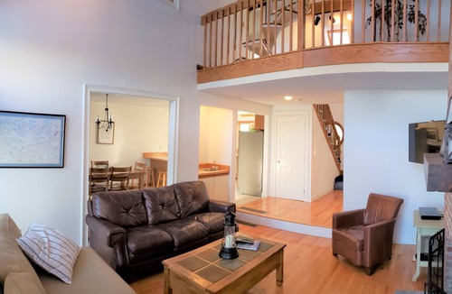 South Down Shores House | Beautiful 2 Bedroom with Loft and Pool, Steps to beach and Lake Winni