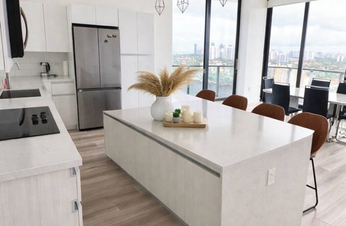 Hallandale Beach Apartment | Beautiful 2BR - Pool/Spa/Tenis/Gym