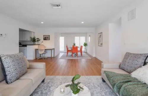 Bel Air House | Beautiful 3 Bedroom Beach Vacation Home!