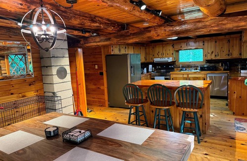 Thornton Cabin | Beautiful 3 Bedroom Log Cabin - White Mountains