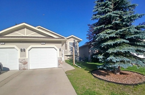 Airdrie House | Beautiful and cozy bi-level home in a serene and peaceful neighborhood.